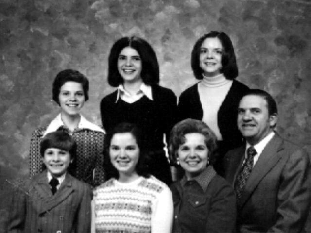 BobFiegelistandfamily.jpg (39231 bytes)