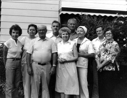 HelenYOtros.gif (132604 bytes)