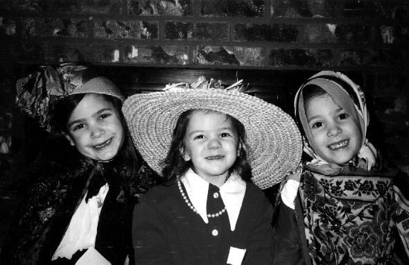 Laura-Sarah-EmilyFiegelist.jpg (46221 bytes)