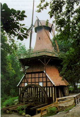 WindundWassermühleHuven-BernhardRiedemann.jpg (58537 bytes)